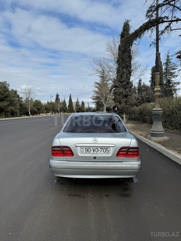 Mercedes E 200 2001, 270,000 km - 2.0 l - Gəncə