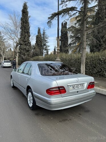 Mercedes E 200 2001, 270,000 km - 2.0 l - Gəncə