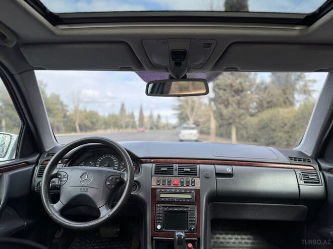 Mercedes E 200 2001, 270,000 km - 2.0 l - Gəncə