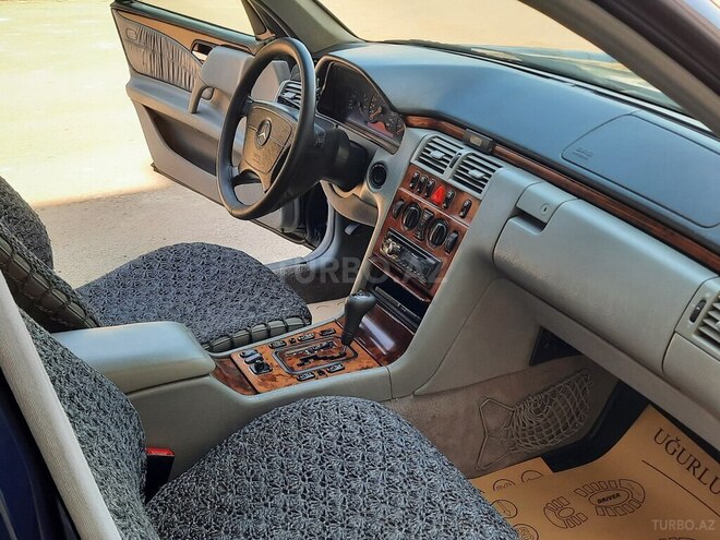 Mercedes E 240 1999, 226,000 km - 2.6 l - Gəncə
