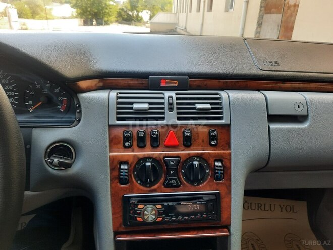 Mercedes E 240 1999, 226,000 km - 2.6 l - Gəncə