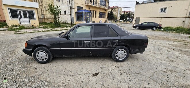 Mercedes E 250 1990, 213,565 km - 2.5 l - Sumqayıt