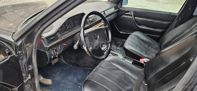 Mercedes E 250 1990, 213,565 km - 2.5 l - Sumqayıt