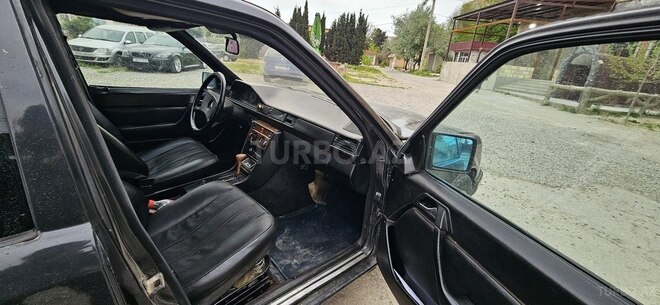 Mercedes E 250 1990, 213,565 km - 2.5 l - Sumqayıt