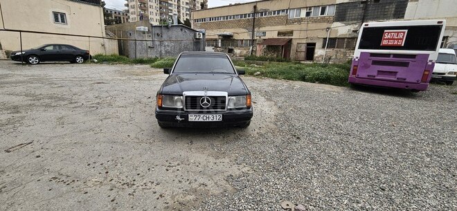 Mercedes E 250 1990, 213,565 km - 2.5 l - Sumqayıt