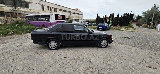 Mercedes E 250 1990, 213,565 km - 2.5 l - Sumqayıt