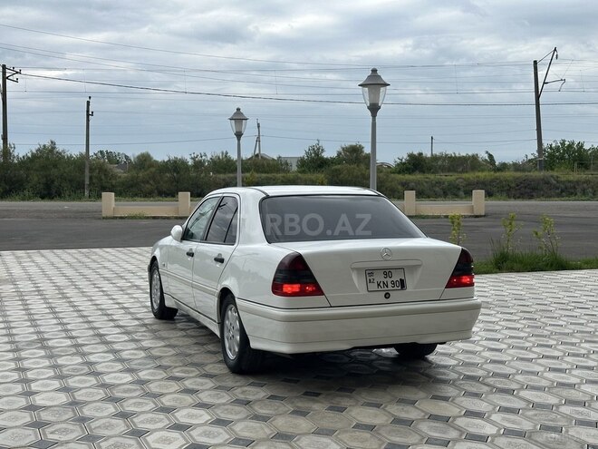 Mercedes C 200 1999, 356,884 km - 2.0 l - Saatlı