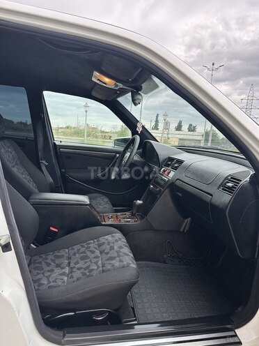 Mercedes C 200 1999, 356,884 km - 2.0 l - Saatlı