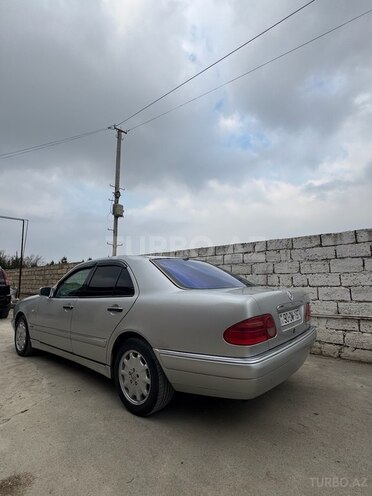 Mercedes E 240 1999, 300,000 km - 2.4 l - Bakı
