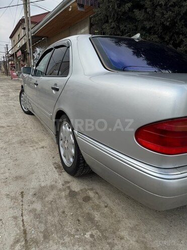 Mercedes E 240 1999, 300,000 km - 2.4 l - Bakı
