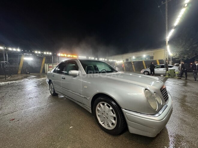 Mercedes E 240 1999, 300,000 km - 2.4 l - Bakı