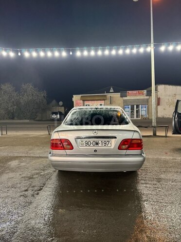 Mercedes E 240 1999, 300,000 km - 2.4 l - Bakı