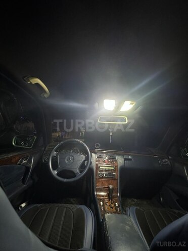 Mercedes E 240 1999, 300,000 km - 2.4 l - Bakı