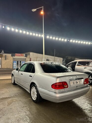Mercedes E 240 1999, 300,000 km - 2.4 l - Bakı