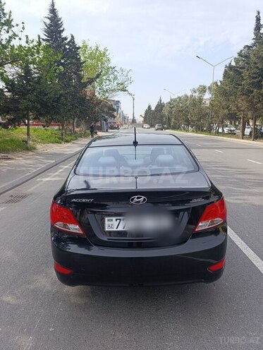 Hyundai Accent-5