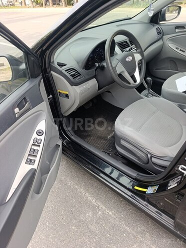 Hyundai Accent-10