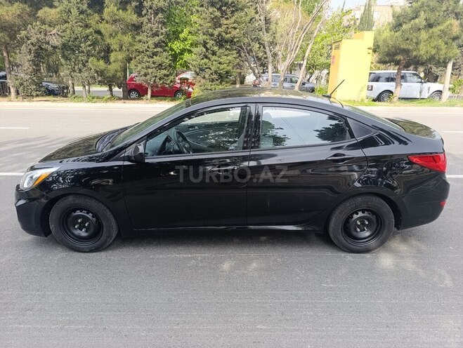 Hyundai Accent-12