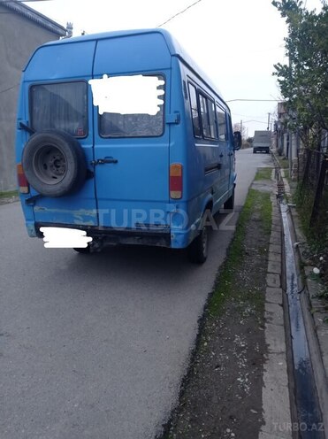 Mercedes 208 D 1991, 200,000 km - 2.4 л - Quba