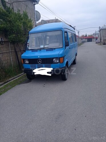 Mercedes 208 D 1991, 200,000 km - 2.4 л - Quba