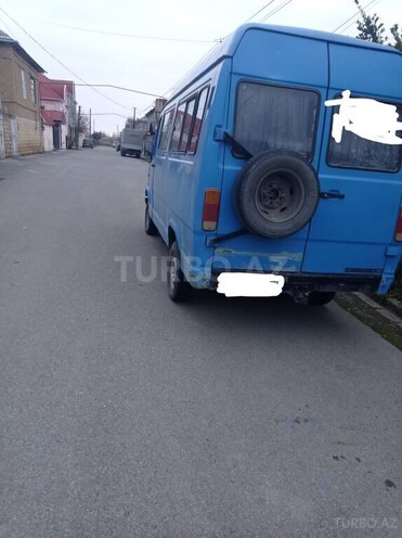 Mercedes 208 D 1991, 200,000 km - 2.4 л - Quba