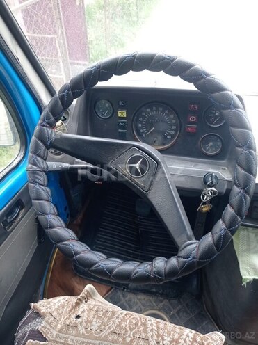 Mercedes 208 D 1991, 200,000 km - 2.4 л - Quba