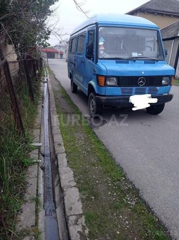 Mercedes 208 D 1991, 200,000 km - 2.4 л - Quba
