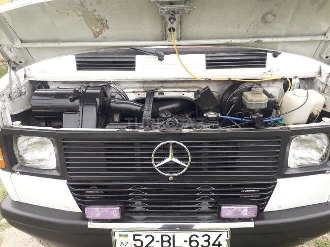 Mercedes 208 D 1994, 440,000 km - 2.5 л - Salyan