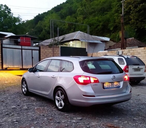 Opel Astra 2012, 200,000 km - 1.3 l - Şəki
