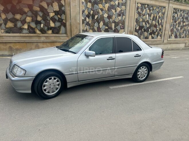 Mercedes C 220 1999, 300,000 km - 2.2 l - Bakı