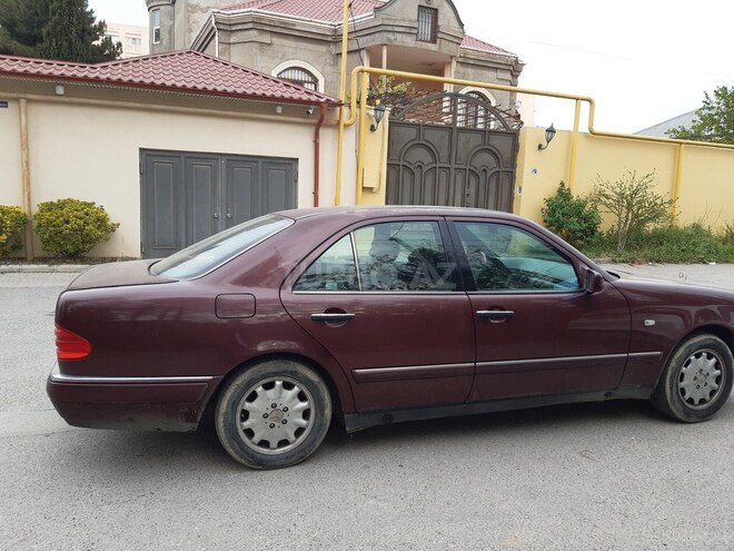 Mercedes E 230 1997, 290,000 km - 2.3 l - Bakı