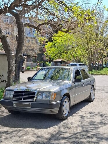 Mercedes E 200 1991, 350,000 km - 2.0 l - Bakı