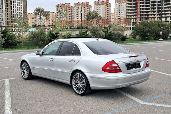 Mercedes E 240 2003, 274,328 km - 2.6 l - Xırdalan