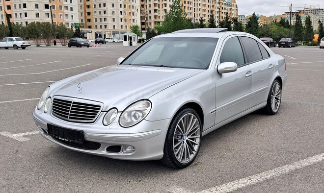 Mercedes E 240 2003, 274,328 km - 2.6 l - Xırdalan