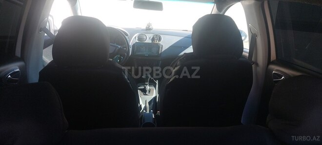 SEAT Ibiza-10