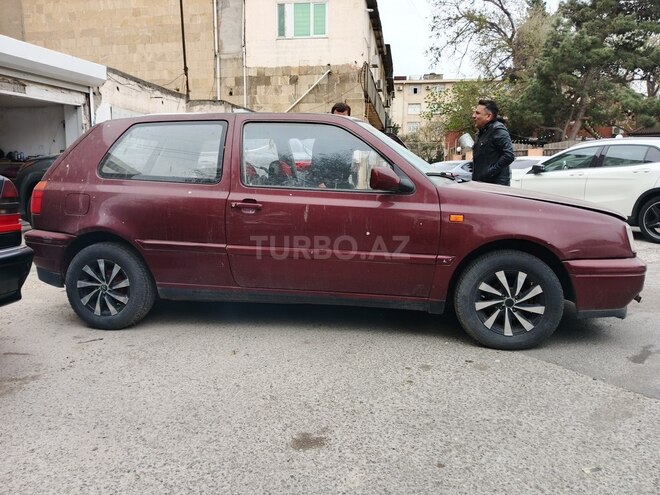 Volkswagen Golf 1995, 250,000 km - 1.6 l - Bakı