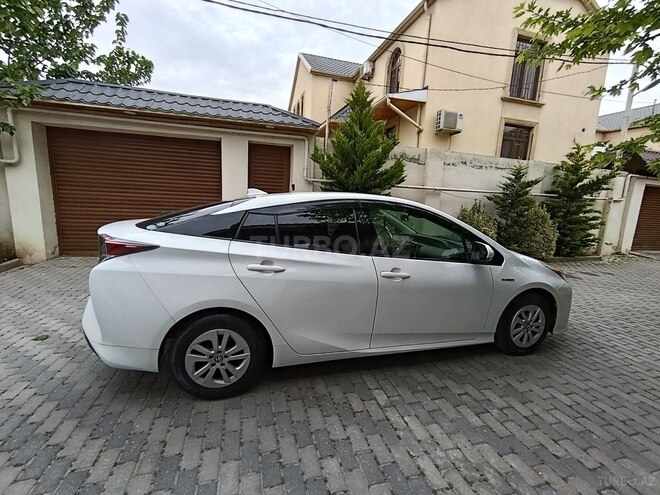 Toyota Prius-6