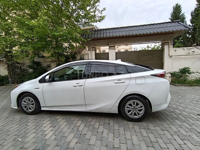 Toyota Prius-5
