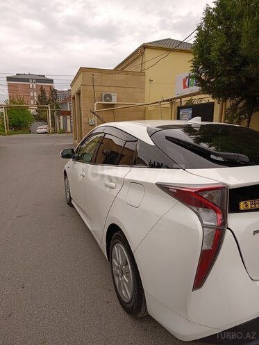 Toyota Prius-10