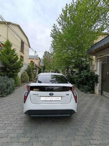 Toyota Prius-8