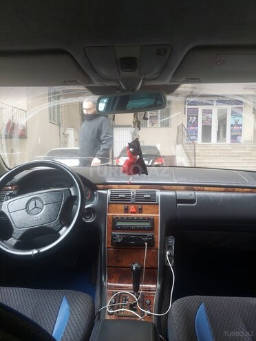 Mercedes E 220 d 1998, 78,400 km - 2.2 l - Bakı