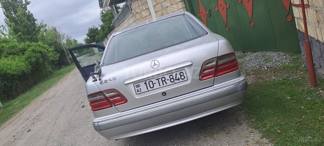Mercedes E 240 1999, 309,000 km - 2.4 л - Ucar