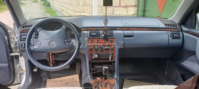 Mercedes E 240 1999, 309,000 km - 2.4 л - Ucar