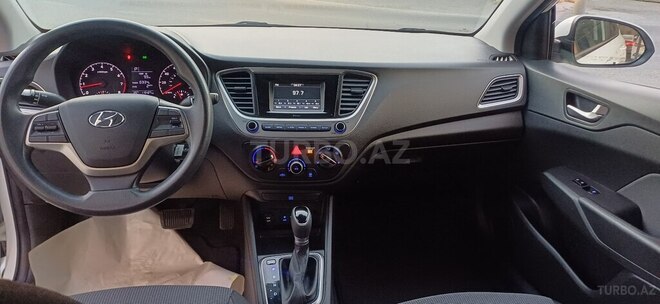 Hyundai Accent-4