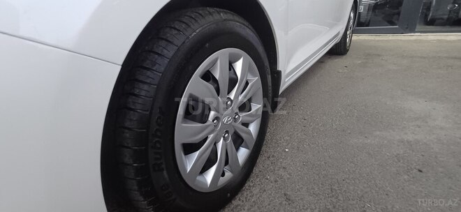 Hyundai Accent-3