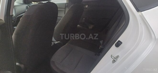 Hyundai Accent-7