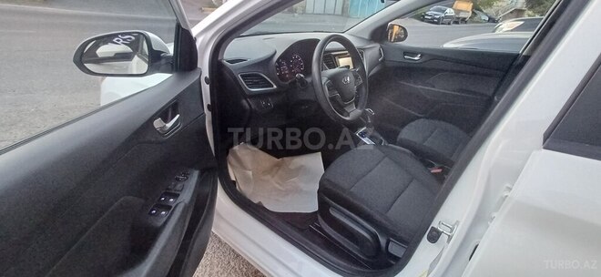 Hyundai Accent-6