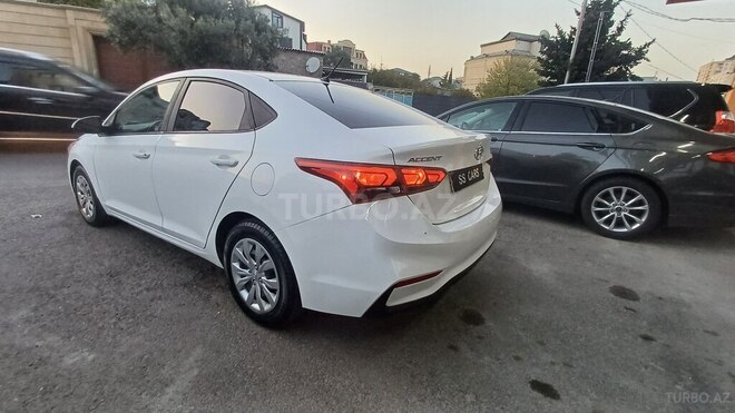 Hyundai Accent-12