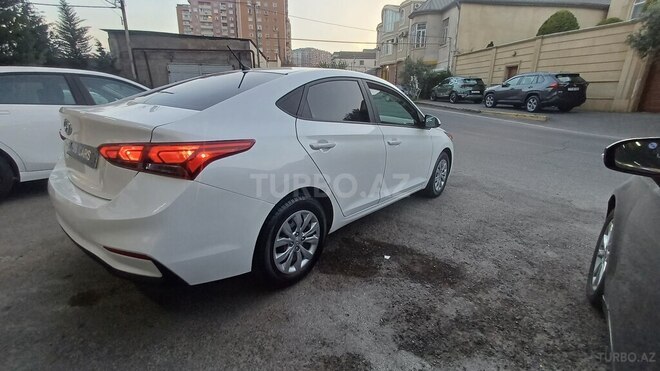 Hyundai Accent-11