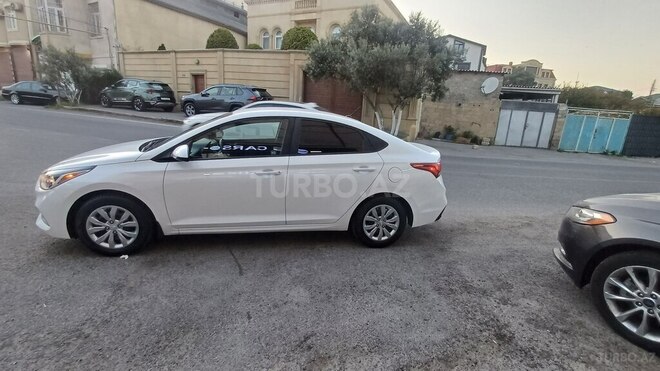Hyundai Accent-17