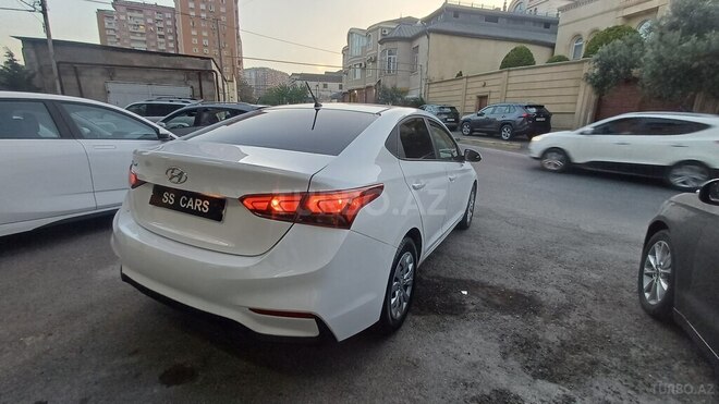 Hyundai Accent-15